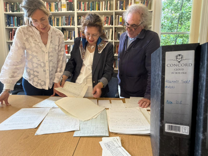 Grace Jaramillo, Rebeca Otazúa and Eduardo Posada-Carbó look at a sample of Rosemary Thorp archives kept in the library at the LAC.