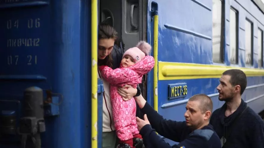 ukraine war displaced women children train gettyimages 1238894335