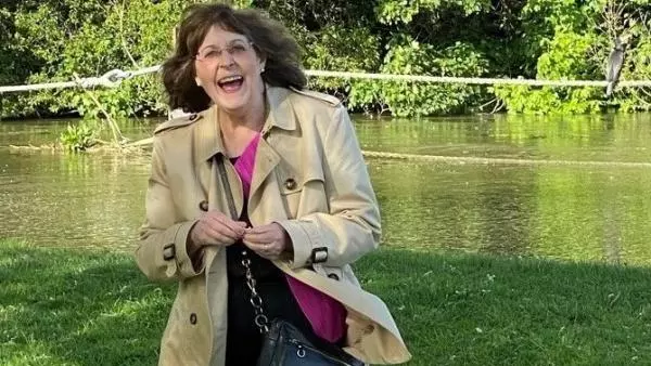 elizabeth teague by river