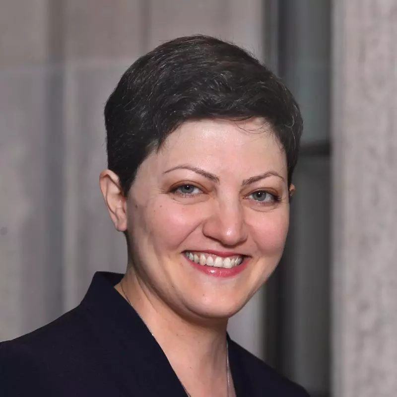 aemzadeh headshot